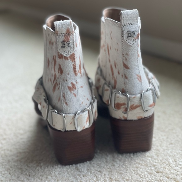 NEW SAM EDELMAN COWHIDE BOOTS - Picture 4 of 9